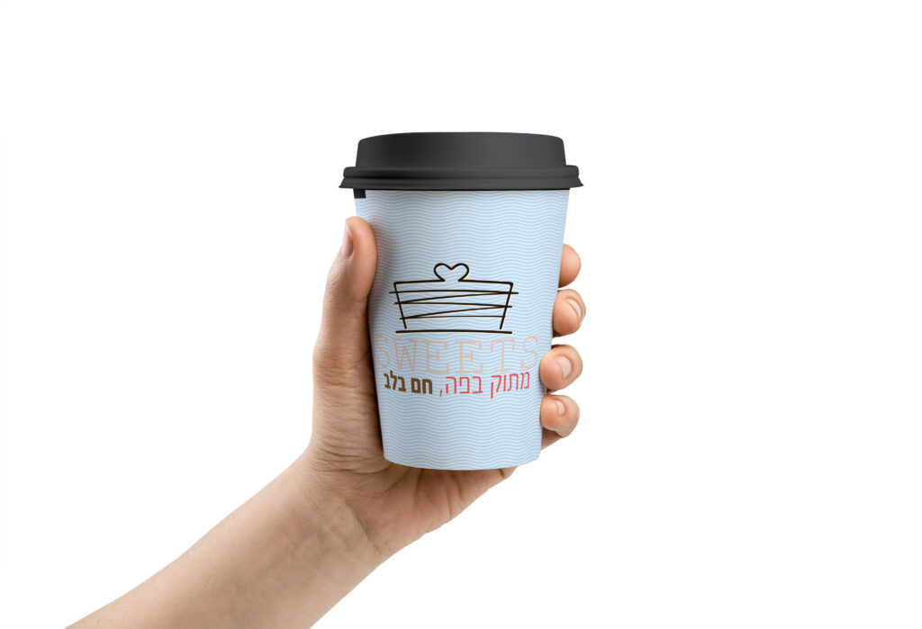 מוקאפ יד מחזיקה כוס סוויטס